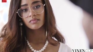 VIXEN Pretty Hot rich snatch with mouth seduces her bodyguard