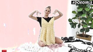 DOEGIRLS - Thin Small Jugs Bombshell Emma Hix Masturbates At Home