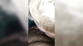 Ehefrau beim anblasen