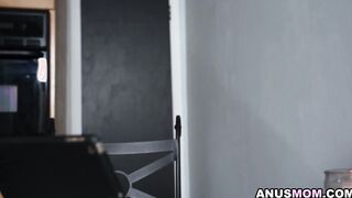 Fucking My Stepmom Lilly Hall's Bubbly Ass