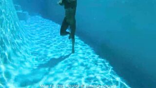 camsoda-Little teen uses dildo during underwater