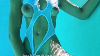 camsoda-Little teen uses dildo during underwater
