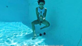 camsoda-Little teen uses dildo during underwater