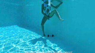 camsoda-Little teen uses dildo during underwater