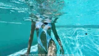 camsoda-Little teen uses dildo during underwater