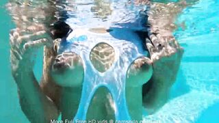 camsoda-Little teen uses dildo during underwater