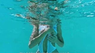 camsoda-Little teen uses dildo during underwater