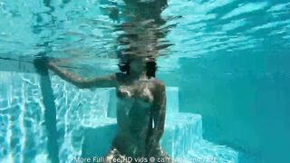 camsoda-Little teen uses dildo during underwater