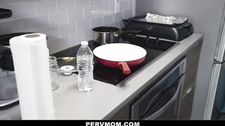 Gigantic Boobs Milf Quinn Waters Finds Way To Stimulate Stepson
