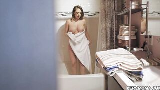 Kagney Linn Karter Showering