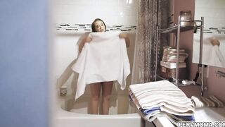 Kagney Linn Karter Showering