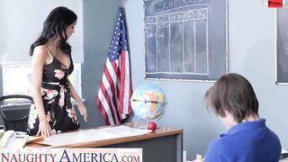 Ladies man pupil getting turned on teacher Reagan Foxx hornier