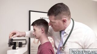 Doctor LeGrend Wolf fucked his small patient Maxwell