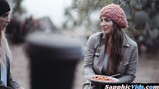 Facesitting MILF dyke seduced by scissoring 19yo slut