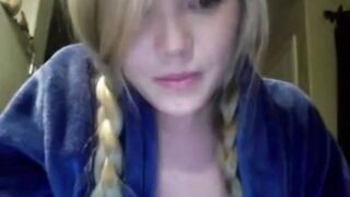 Teen Rubbing Her Pussy On Her Webcam