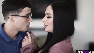 Sheena Ryder fucks young neighbor Ricky