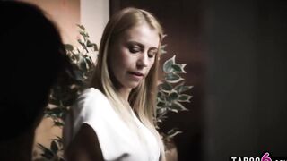 MILF psychologist Nicky Thorne DPed with a dick and a