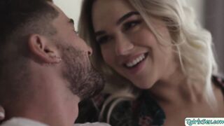 Hot Transsexual sucks straight guys cock