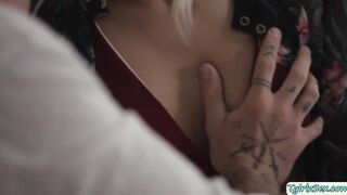 Hot Transsexual sucks straight guys cock