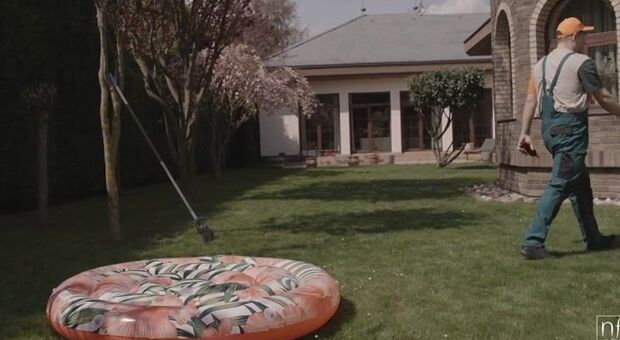 Filthy babe Help Is Hard To Find - S16:E11