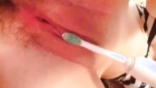 massaging my leaky pussy with a toothbrush
