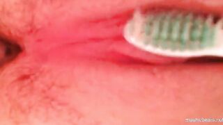 massaging my leaky pussy with a toothbrush