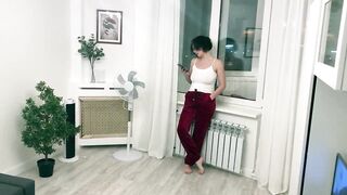 Married Bimbo is Bored at Home and Jerks off Her