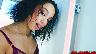 Slender Alexis Taes foursome suck session