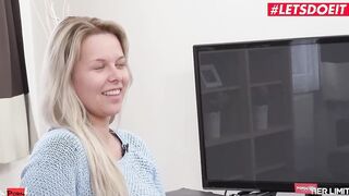 Blonde Vixen Nikky Dream Becomes A Fountain While Gets Her
