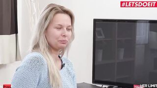 Blonde Vixen Nikky Dream Becomes A Fountain While Gets Her