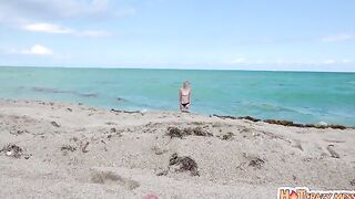 Kate Bloom is a tight little spinner who has found herself at the beach without