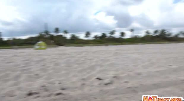 Kate Bloom is a tight little spinner who has found herself at the beach without