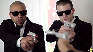 The MiB has received reports of unauthorized alien activity and has dispatched agents to investigate. three agents show on the