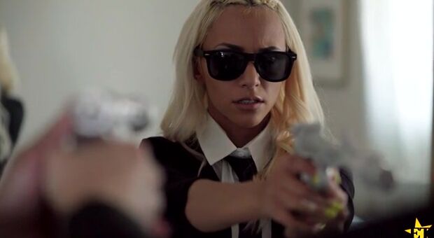 The MiB has received reports of unauthorized alien activity and has dispatched agents to investigate. three agents show on the