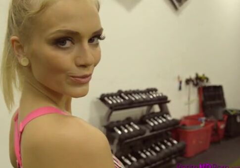 Blonde Bae Alex Grey knows that it's important to work out to keep her trim figure. She getting her reps