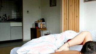 GEILES MADCHEN IN LEGGINGS VERSUCHT EINEN GROBEN SCHWANZ