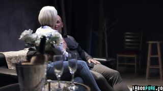 MILF Helena Locke received a cum from Derrick Pierce