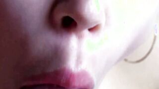 PLOTZLICH SPRITZTE ER IN MEINER MUSCHI UND DANN SPERMA