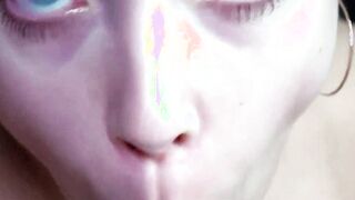PLOTZLICH SPRITZTE ER IN MEINER MUSCHI UND DANN SPERMA
