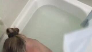 Peeping at stepmom's orgasm in bath