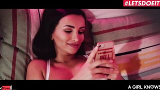 A GIRL KNOWS - Selvaggia Came Home To Satisfy Her Lesbian Lover Alyssia Kent - LETSDOEIT