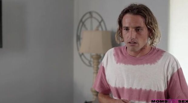 Lauren Phillips and her step daughter Lilly Bell have a nice new next door, Tyler Nixon. Tyler helps Lauren bring inside the