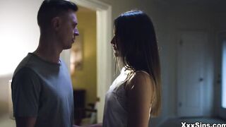 Gizelle and Alex bangs in the hallway