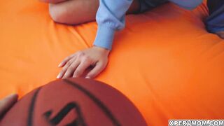 Banging Big ass MILF Mona Azar Before the Game