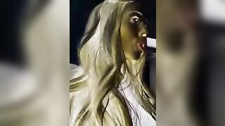JOUIBRULANCE Je vais Le laisser manger Ce petit branleur d'en reprendre des forces