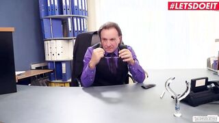BUMSBUERO - Bombshell Secretary Scarlett Scott Sucks Gigantic Cock of her Boss - LETSDOEIT