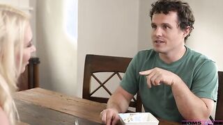 Robby Echo and his new stepmom Kate Dee are just gets to know each other. Over ice cream, Kate starts