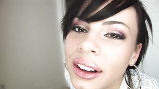 Bailey (aka Nadia Synn, Nadia Sin) Returns For a Facial