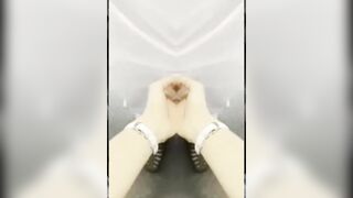 ça va JOUIBRULANCE,je t'excite en Ce morceau de Miroir cabinet médical brisé par une
