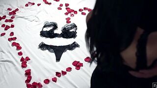 Damon Dice has a Valentine's Day surprise for his gf, Emily Willis. In a move made of innocent romance, Damon